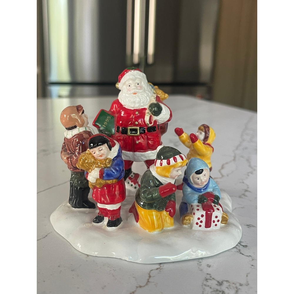 Department 56 Snow Village SANTA COMES TO TOWN 1995 Figurine 54860 Christmas